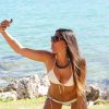 Claudia Romani profite du soleil de Miami, en avril 2015.