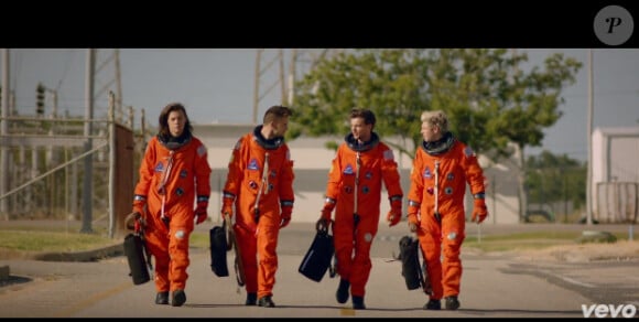 One Direction dévoile le clip de son nouveau single Drag Me Down sur Youtube.