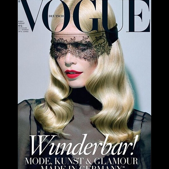 Claudia Schiffer fait la une du Vogue allemand, août 2011