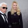 Claudia Schiffer et Karl Lagerfeld, pour le défilé Chanel haute couture printemps-été 2008, le 22 janvier 2008 à Paris