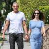 Jeff Goldblum et sa femme Emilie Livingston, enceinte, promènent leur chien dans les rues de Hollywood, le 22 mars 2015 