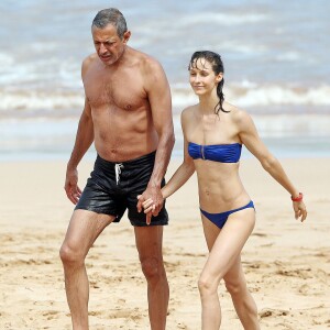 Exclusif - Jeff Goldblum et sa fiancée Emilie Livingston profitent de leurs vacances à Hawaii, le 15 juillet 2014.  