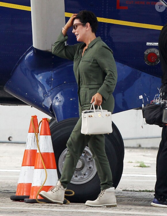 Exclusif - Kris Jenner arrive à Saint-Barthélemy pour tourner "Keeping Up With the Kardashian", le 17 août 2015.