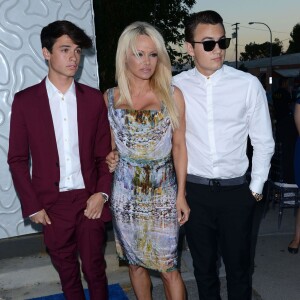 Pamela Anderson et ses fils Brandon et Dylan Lee - Gala Hidden Heroes organisé par l'association Mercy for Animals, à Culver City le 29 août 2015.