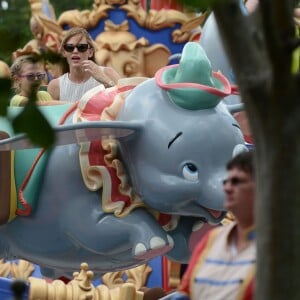 Exclusif - Ben Affleck et Jennifer Garner font l'effort d'amener leurs enfants à Disneyworld au lendemain de l'anniversaire de Ben à Orlando le 16 août 2015.
