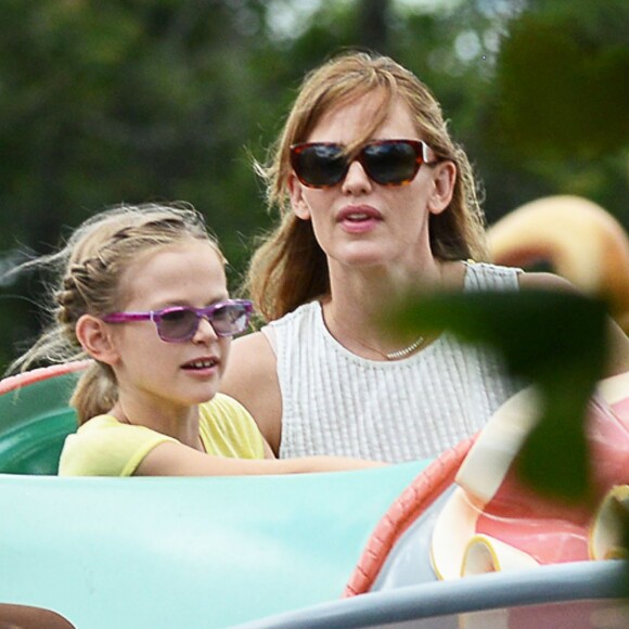 Exclusif - Ben Affleck et Jennifer Garner font l'effort d'amener leurs enfants à Disneyworld au lendemain de l'anniversaire de Ben à Orlando le 16 août 2015.