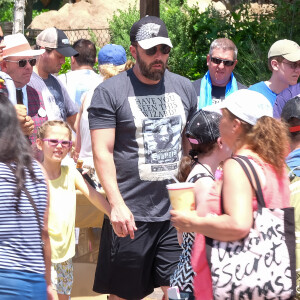 Exclusif - Ben Affleck et Jennifer Garner font l'effort d'amener leurs enfants à Disneyworld au lendemain de l'anniversaire de Ben à Orlando le 16 août 2015.