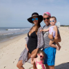 Jade Foret, enceinte de son troisième enfant, pose sur Instagram avec ses filles Mila et Liva, et son époux Arnaud Lagardère, le dimanche 30 août 2015.