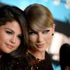 Selena Gomez et Taylor Swift assistent aux MTV Video Music Awards 2015 au Microsoft Theater. Los Angeles, le 30 août 2015.