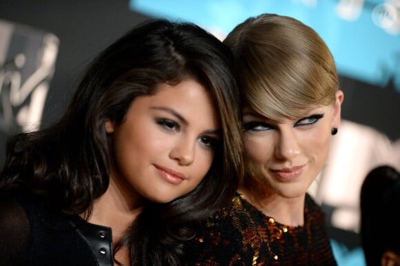 Selena Gomez et Taylor Swift assistent aux MTV Video Music Awards 2015 au Microsoft Theater. Los Angeles, le 30 août 2015.
