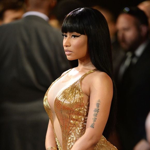Nicki Minaj, sublime dans une robe dorée Labourjoisie, assiste aux MTV Video Music Awards 2015 au Microsoft Theater. Los Angeles, le 30 août 2015.