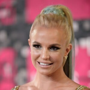 Britney Spears, irrésistible dans une robe Labourjoisie, assiste aux MTV Video Music Awards 2015 au Microsoft Theater. Los Angeles, le 30 août 2015.