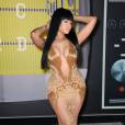  Nicki Minaj, sublime dans une robe dor&eacute;e Labourjoisie, assiste aux MTV Video Music Awards 2015 au Microsoft Theater. Los Angeles, le 30 ao&ucirc;t 2015. 