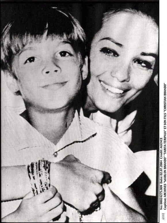 Anna Kashfi et son fils Christian Brando - Archives