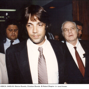 Marlon Brando, Christian Brando et l'avocat Robert Shapiro au tribunal en 2004 