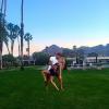 Candice Accola (The Vampire Diaries) et Joe King du groupe The Fray réalisant un de leurs fameux ''dips'', photo Instagram, 2015. Le couple a annoncé le 31 août 2015 attendre son premier enfant.
