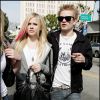 Avril Lavigne et son mari Deryck Whibley profitent d'une après midi sous le soleil de Los Angeles, le 18 février 2002 