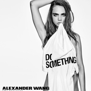 Cara Delevingne pose pour la collection Alexander Wang x DoSomething. Portrait par Steven Klein.