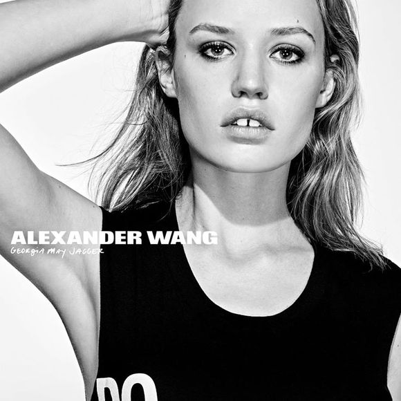 Georgia May Jagger pose pour la collection Alexander Wang x DoSomething. Portrait par Steven Klein.