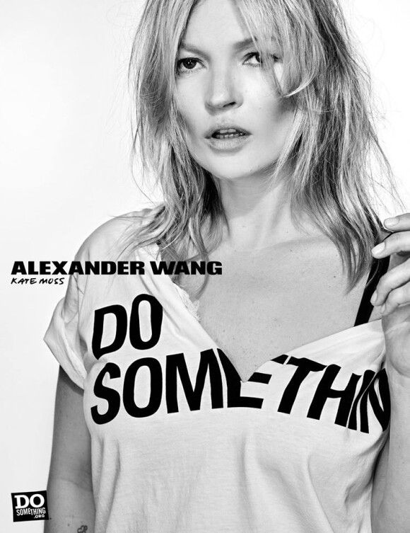 Kate Mose pose pour la collection Alexander Wang x DoSomething. Portrait par Steven Klein.