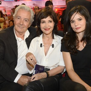 Evelyne Bouix avec son mari Pierre Arditi et Salomé Lelouch - Enregistrement de l'émission "Vivement Dimanche" à Paris le 2 septembre 2015 diffusée le 6 septembre 2015