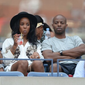 Kelly Rowland e Tim Witherspoon sur le court Athur Ashe à l'USTA Billie Jean King National Tennis Center de New York lors de l'US Open, le 2 septembre 2015