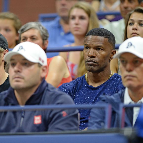 Niall Horan et Jamie Foxx sur le court Athur Ashe à l'USTA Billie Jean King National Tennis Center de New York lors de l'US Open, le 2 septembre 2015
