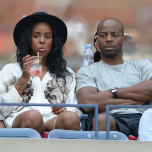 Kelly Rowland et Tim Witherspoon sur le court Athur Ashe à l'USTA Billie Jean King National Tennis Center de New York lors de l'US Open, le 2 septembre 2015