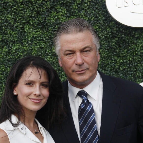 Hilaria et Alec Baldwin lors de leur arrivée à la cérmonie d'ouverture de l'US Open à l'USTA Billie Jean King National Tennis Center à New York le 31 août 2015