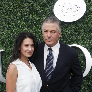 Hilaria et Alec Baldwin lors de leur arrivée à la cérmonie d'ouverture de l'US Open à l'USTA Billie Jean King National Tennis Center à New York le 31 août 2015