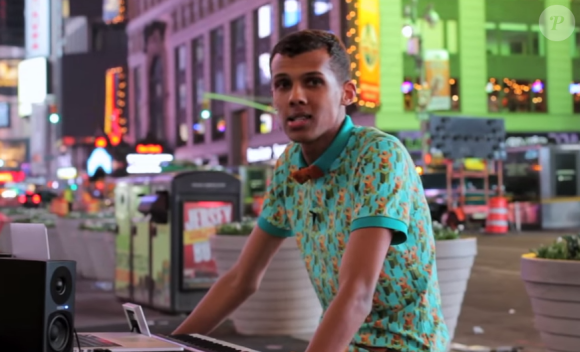 Image extraite de "Stromae Takes America" - "Papaoutai" à New York, septembre 2015.