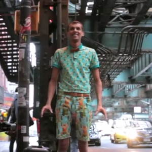 Image extraite de "Stromae Takes America" - "Papaoutai" à New York, septembre 2015.