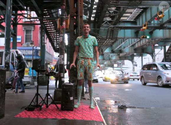Image extraite de "Stromae Takes America" - "Papaoutai" à New York, septembre 2015.