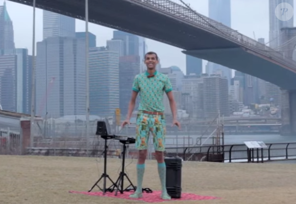 Image extraite de "Stromae Takes America" - "Papaoutai" à New York, septembre 2015.