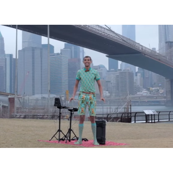 Image extraite de "Stromae Takes America" - "Papaoutai" à New York, septembre 2015.