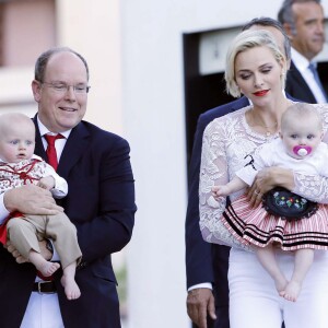 2015/Le prince Albert de Monaco et la princesse Charlène, accompagnés de leurs enfants le prince Jacques et la princesse Gabriella, habillés en costume traditionnel, au pique-nique de la Principauté, qui se tient chaque année au parc de la princesse Antoinette le 28 août 2015.