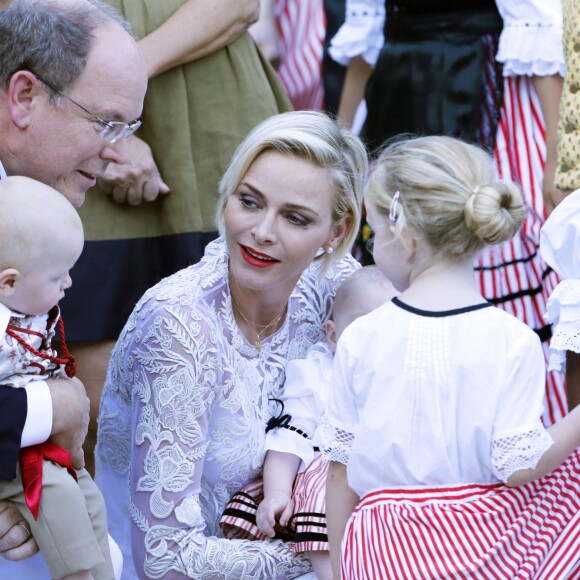 2015/Le prince Albert de Monaco et la princesse Charlène, accompagnés de leurs enfants le prince Jacques et la princesse Gabriella, habillés en costume traditionnel, au pique-nique de la Principauté, qui se tient chaque année au parc de la princesse Antoinette le 28 août 2015.