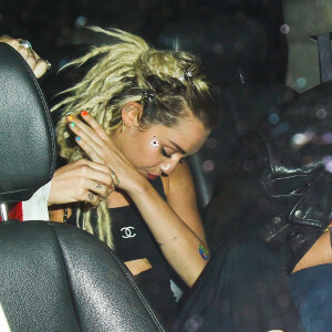 Miley Cyrus et Cody Simpson à la sortie du club The Nice Guy à West Hollywood, Los Angeles, le 3 septembre 2015