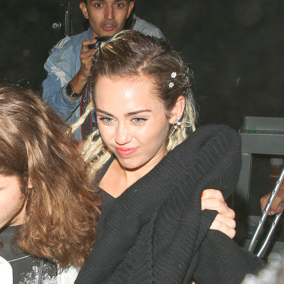 Miley Cyrus et Cody Simpson à la sortie du club The Nice Guy à West Hollywood, Los Angeles, le 3 septembre 2015