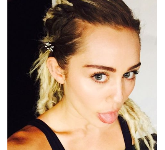Miley Cyrus dévoile sa nouvelle coupe de cheveux sur son compte Instagram.