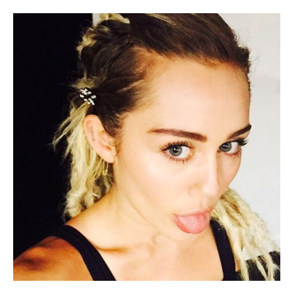 Miley Cyrus dévoile sa nouvelle coupe de cheveux sur son compte Instagram.