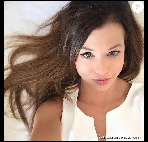 Marie Lopez, alias Enjoy Phoenix, est devenue brune, le 26 août 2015.