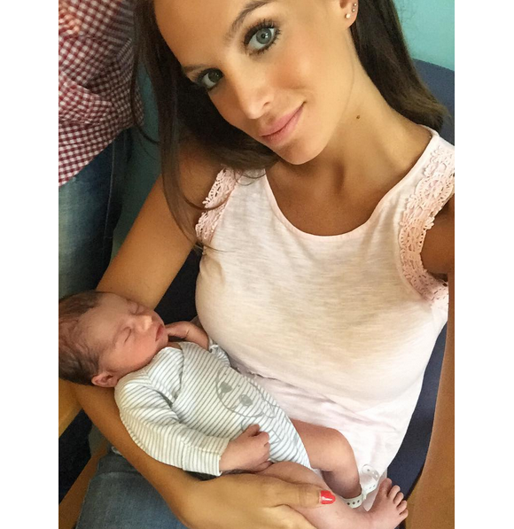 Jade Foret pose avec son neveu, le petit Mattìa, en septembre 2015.