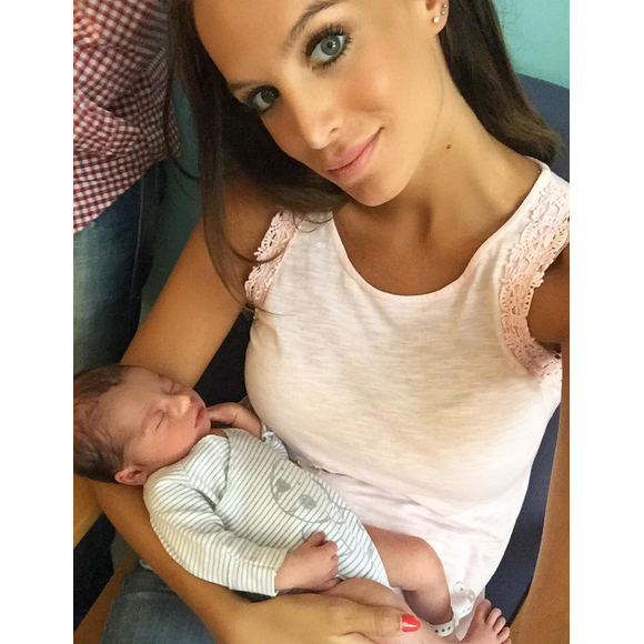 Jade Foret pose avec son neveu, le petit Mattìa, en septembre 2015.