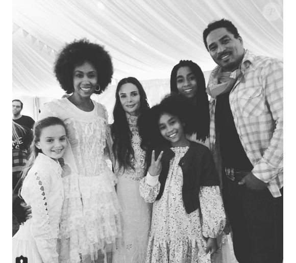 Gabrielle Anwar et ses invités lors de son mariage avec Shareef Malnik / photo postée sur Instagram.