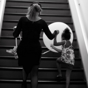 Beyoncé et sa fille Blue Ivy dans les coulisses de sa répétition pour le festival Budweiser Made in America. Photo publiée le 5 septembre 2015.