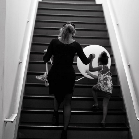 Beyoncé et sa fille Blue Ivy dans les coulisses de sa répétition pour le festival Budweiser Made in America. Photo publiée le 5 septembre 2015.