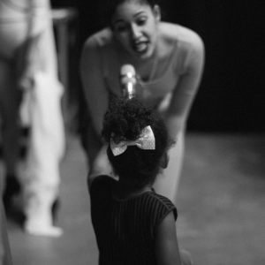 Blue Ivy fait chanter les danseuses de sa maman Beyoncé dans les coulisses de leur répétition pour le festival Budweiser Made in America. Photo publiée le 5 septembre 2015.