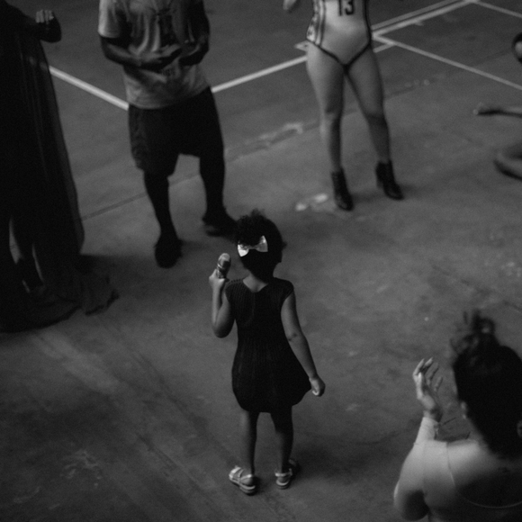 Blue Ivy dans les coulisses de la répétition de sa maman Beyoncé pour le festival Budweiser Made in America. Photo publiée le 5 septembre 2015.