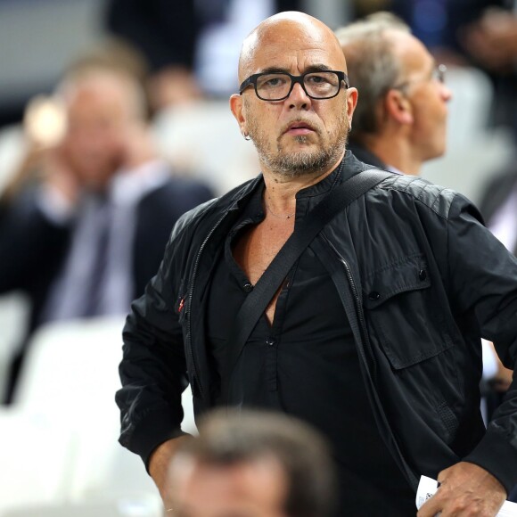 Pascal Obispo lors de la rencontre amicale France-Serbie à Bordeaux le 7 septembre 2015